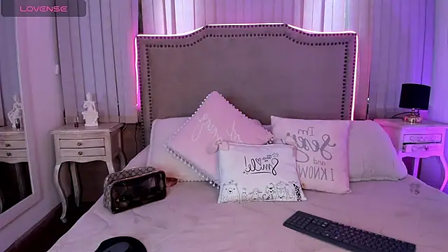 Snapshot of lya__brown chatting on July 9, 12:37 pm lya brown online show from July 9, 12:37 pm