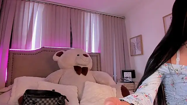 lya  brown online show from April 14, 11:37 am