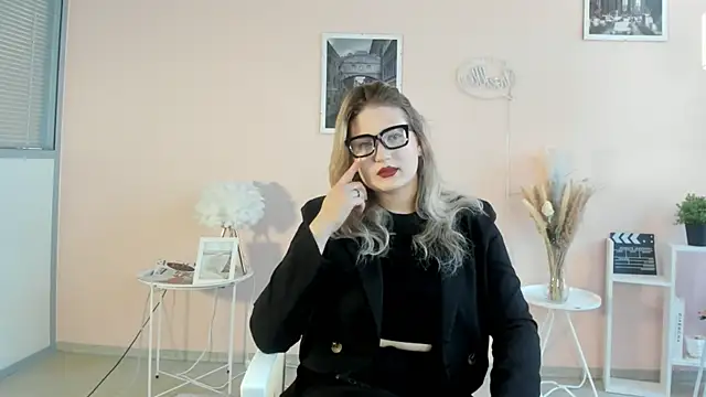 AuraBogucki online show from December 16, 10:19 am