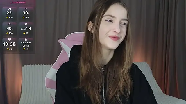 LunaKirby online show from February 5, 1:07 pm