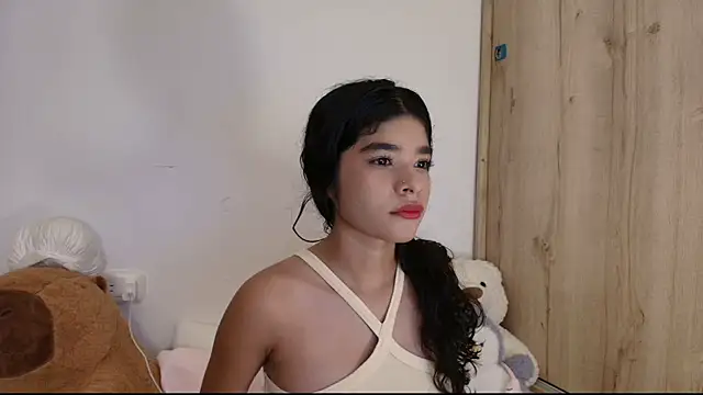Snapshot of phia_carter chatting on June 5, 12:04 am phia carter online show from June 5, 12:04 am