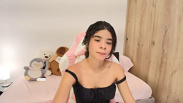 Snapshot of phia_carter chatting on February 18, 2:20 am phia carter online show from February 18, 2:20 am