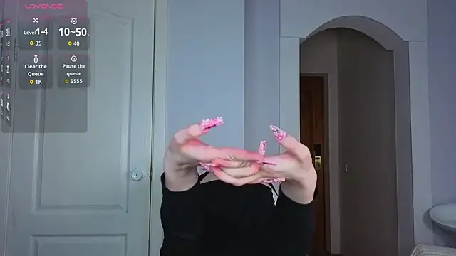 Sofie Burn online show from February 3, 4:32 am