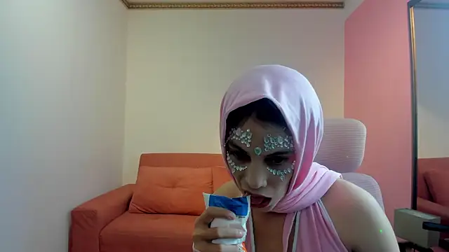 AdrianaTorres  online show from April 9, 2:23 pm