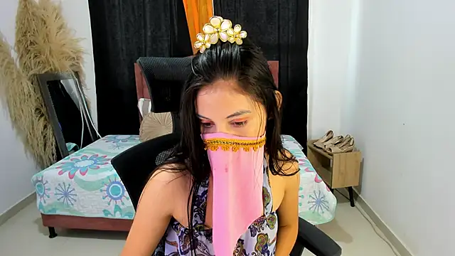 AdrianaTorres  online show from January 8, 2:23 pm