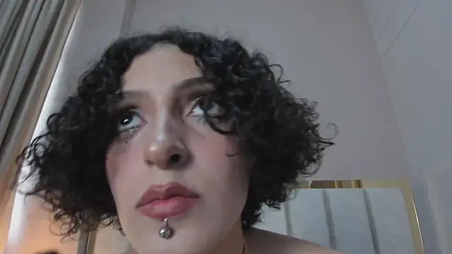 LyraVendrell online show from April 30, 7:54 pm