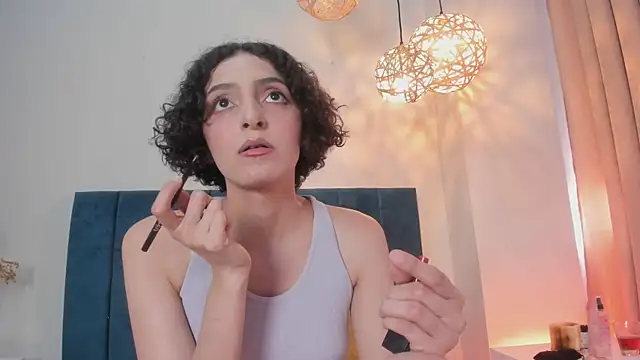 LyraVendrell online show from April 2, 7:20 pm