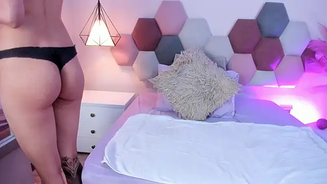 LyraVendrell online show from February 5, 12:01 pm