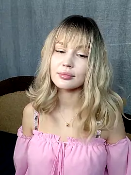 Snapshot of Selina_Heart chatting on December 16, 4:55 pm Selina Heart online show from December 16, 4:55 pm