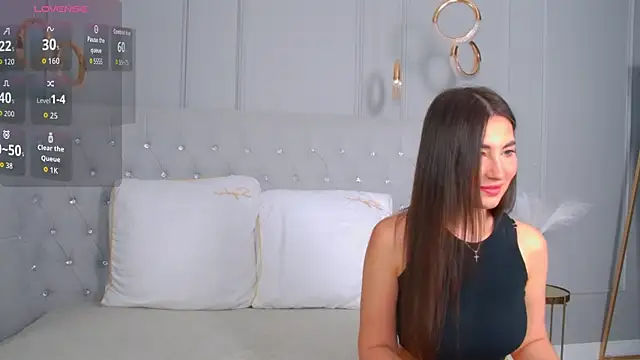 Snapshot of LisaDeviss chatting on December 19, 9:44 am LisaDeviss online show from December 19, 9:44 am