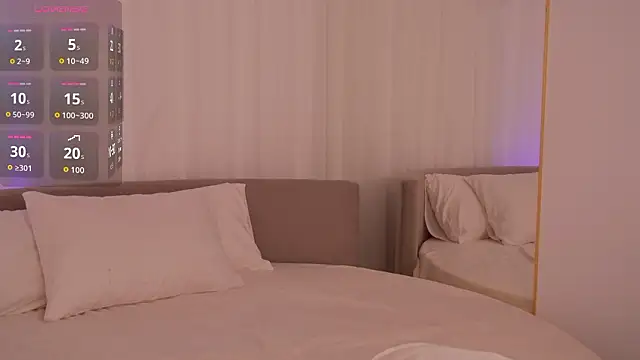 LisaDeviss online show from March 24, 1:00 pm