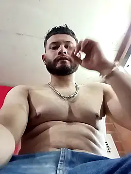 Snapshot of MaxSteel_x chatting on December 4, 2:54 am MaxSteel x online show from December 4, 2:54 am