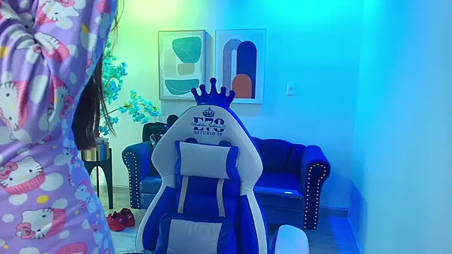 Nicole sounders online show from February 4, 11:38 am