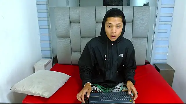 Axel Marcu online show from December 5, 1:10 pm