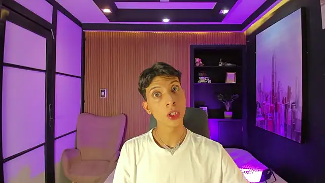 Snapshot of Jamess_Carterr_ chatting on February 3, 8:47 pm Jamess Carterr online show from February 3, 8:47 pm