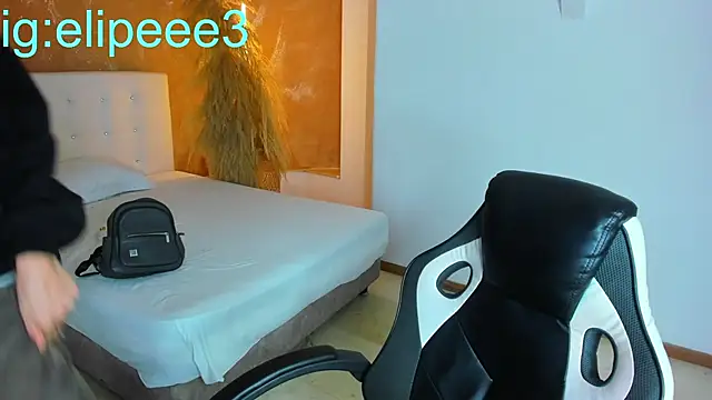 CONNOR STONNE  online show from March 5, 9:11 pm