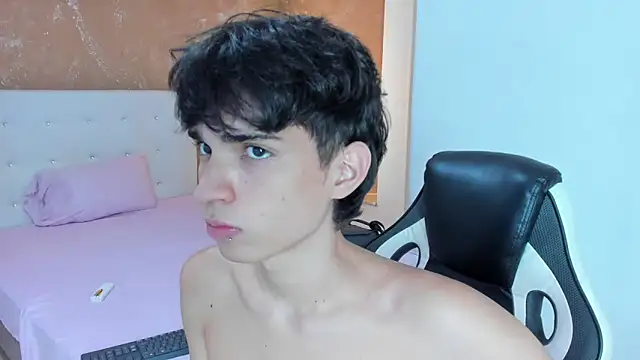 Snapshot of CONNOR_STONNE_ chatting on February 18, 9:22 pm CONNOR STONNE online show from February 18, 9:22 pm