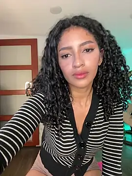 Snapshot of NaomiGarcia1 chatting on June 12, 1:25 am NaomiGarcia1 online show from June 12, 1:25 am