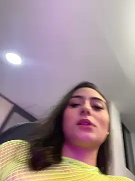 Snapshot of Niicoletta_White chatting on December 17, 9:53 pm Niicoletta White online show from December 17, 9:53 pm