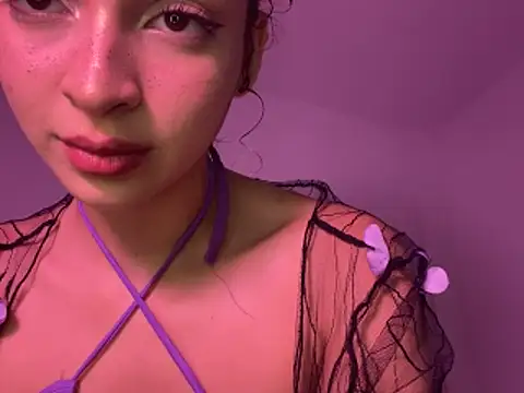 Snapshot of Anne_Wyntheris chatting on December 22, 1:28 am Anne Wyntheris online show from December 22, 1:28 am