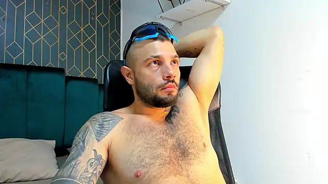 lucky smith1 online show from December 19, 5:15 pm