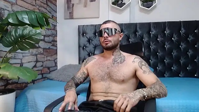 lucky smith1 online show from December 4, 6:40 pm