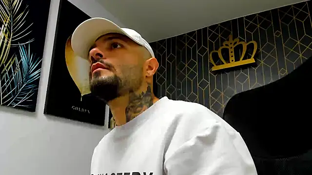 lucky smith1 online show from December 15, 9:42 pm