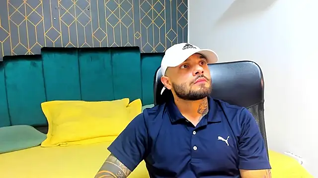 lucky smith1 online show from December 13, 8:04 pm