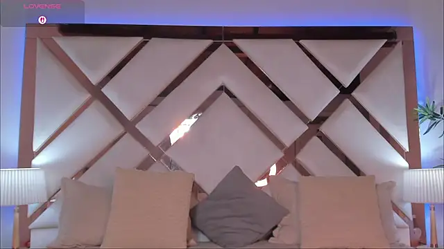 jessicastonne1 online show from February 12, 2:33 am