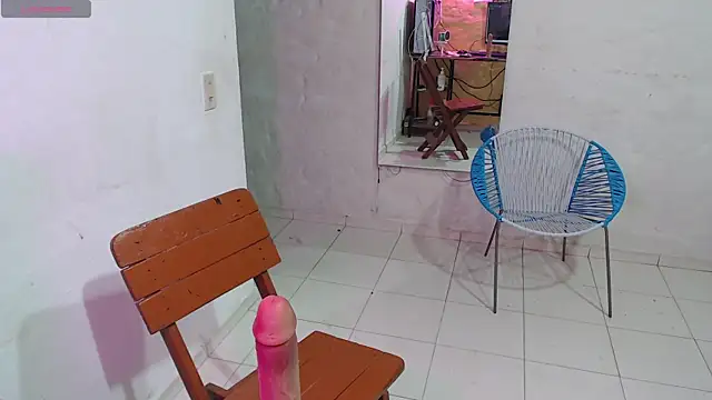 Snapshot of maxI_dick33 chatting on February 14, 10:26 am maxI dick33 online show from February 14, 10:26 am