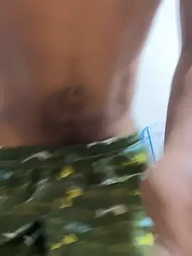 Snapshot of maxI_dick33 chatting on February 20, 10:44 pm maxI dick33 online show from February 20, 10:44 pm