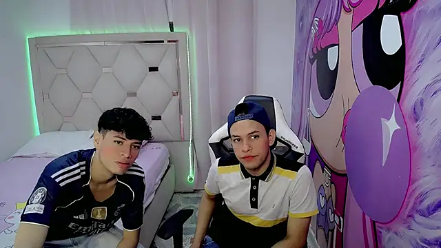 THE VIPS TWINK online show from December 3, 9:36 pm