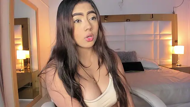 Zoei Moon online show from February 5, 7:10 pm