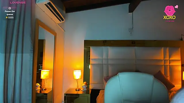 Zoei Moon online show from March 20, 7:15 pm