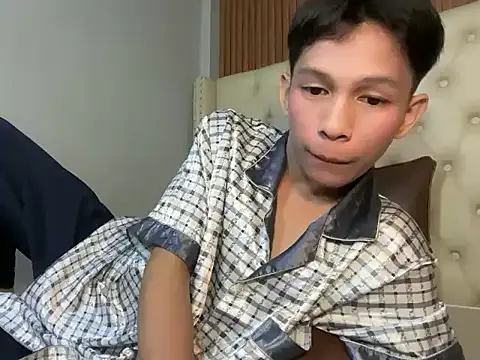 TheBoyAboveYou online show from April 22, 10:38 pm