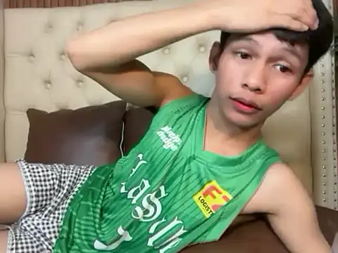 Snapshot of TheBoyAboveYou chatting on June 25, 12:54 pm TheBoyAboveYou online show from June 25, 12:54 pm