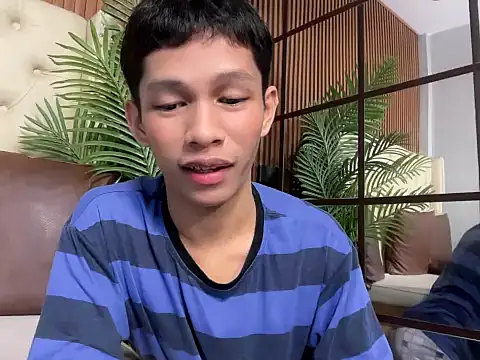 Snapshot of TheBoyAboveYou chatting on July 25, 4:35 pm TheBoyAboveYou online show from July 25, 4:35 pm
