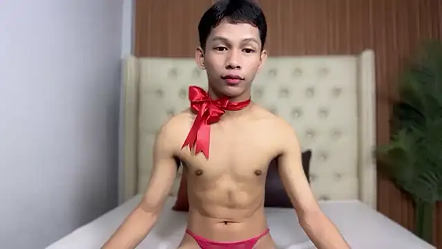 TheBoyAboveYou online show from December 17, 3:39 pm