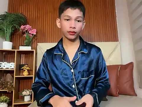 Snapshot of TheBoyAboveYou chatting on February 23, 3:56 pm TheBoyAboveYou online show from February 23, 3:56 pm