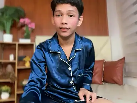 Snapshot of TheBoyAboveYou chatting on February 16, 12:59 pm TheBoyAboveYou online show from February 16, 12:59 pm