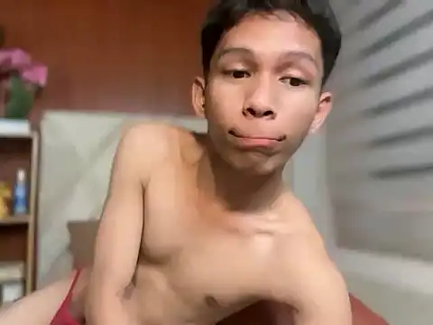 Snapshot of TheBoyAboveYou chatting on February 1, 7:39 am TheBoyAboveYou online show from February 1, 7:39 am