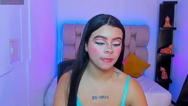 Snapshot of DakottaHilton chatting on December 4, 9:58 pm DakottaHilton online show from December 4, 9:58 pm