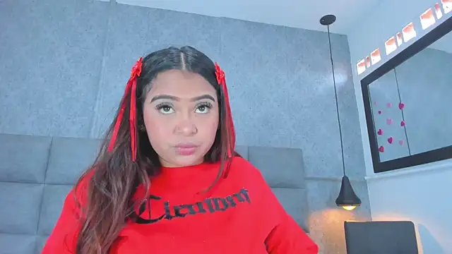 emilyy r online show from April 18, 6:54 pm