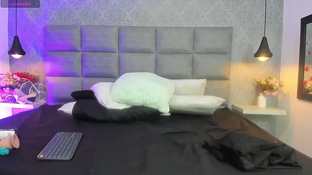 emilyy r online show from March 4, 7:21 pm