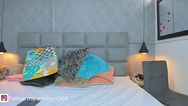 emilyy r online show from April 16, 7:03 pm