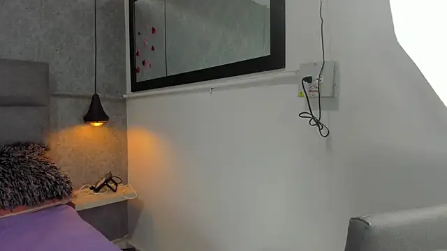 emilyy r online show from April 15, 7:07 pm