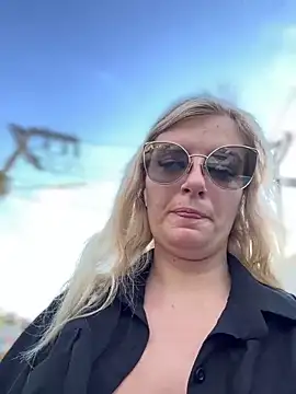 Betsy online show from January 1, 9:28 am