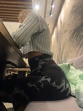 Betsy online show from December 15, 4:13 pm