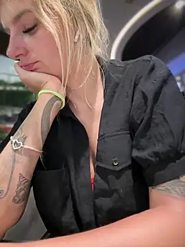 Betsy online show from January 21, 1:11 pm