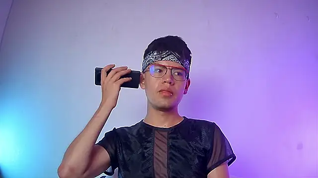 Snapshot of nicolatinboy chatting on February 28, 9:03 pm nicolatinboy online show from February 28, 9:03 pm